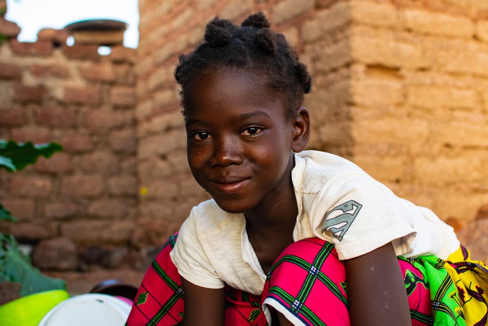 Armoede Burkina Faso Mariam uit Burkina Faso naar school