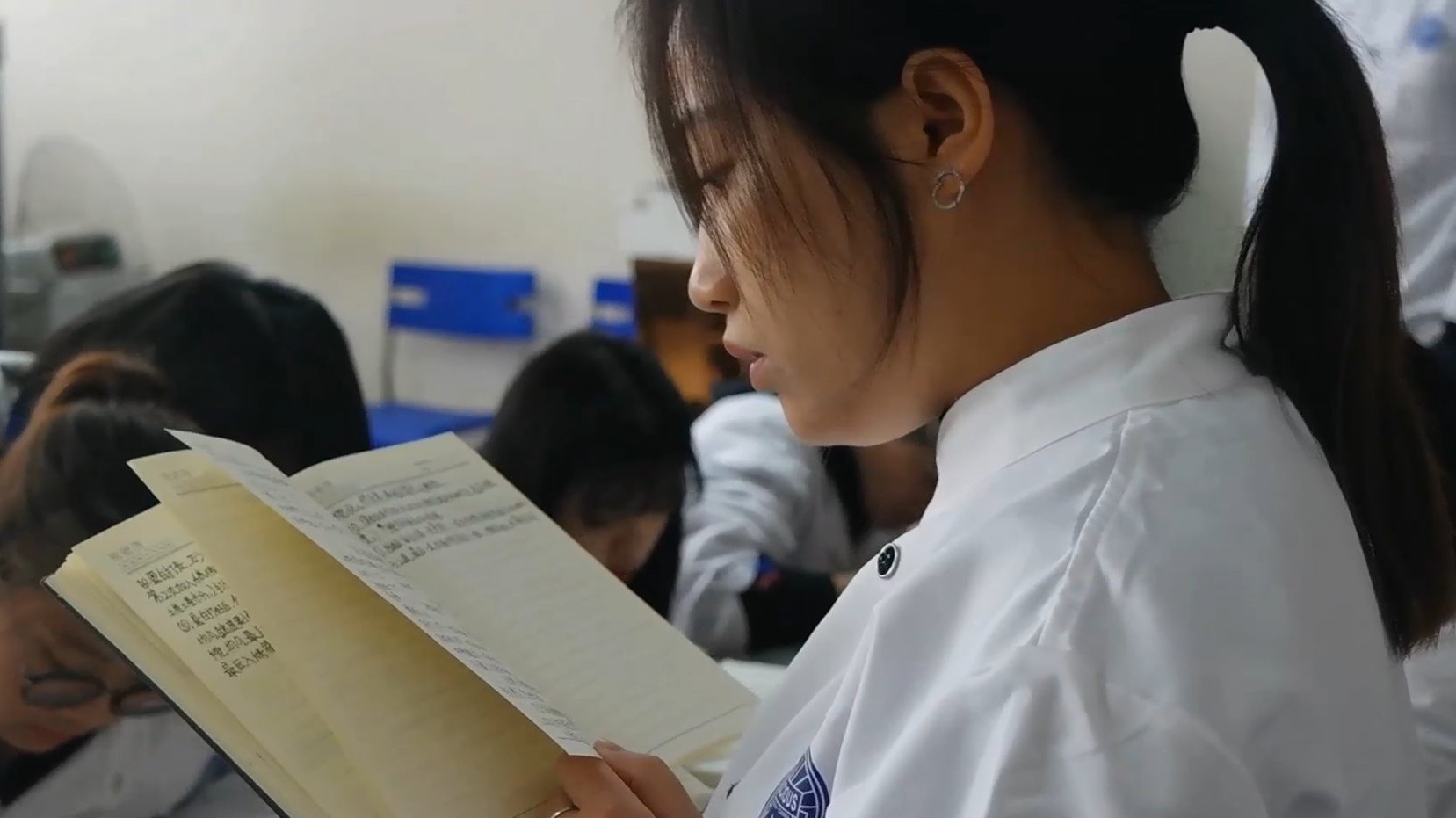 Yang Xue doet de opleiding tot bakker