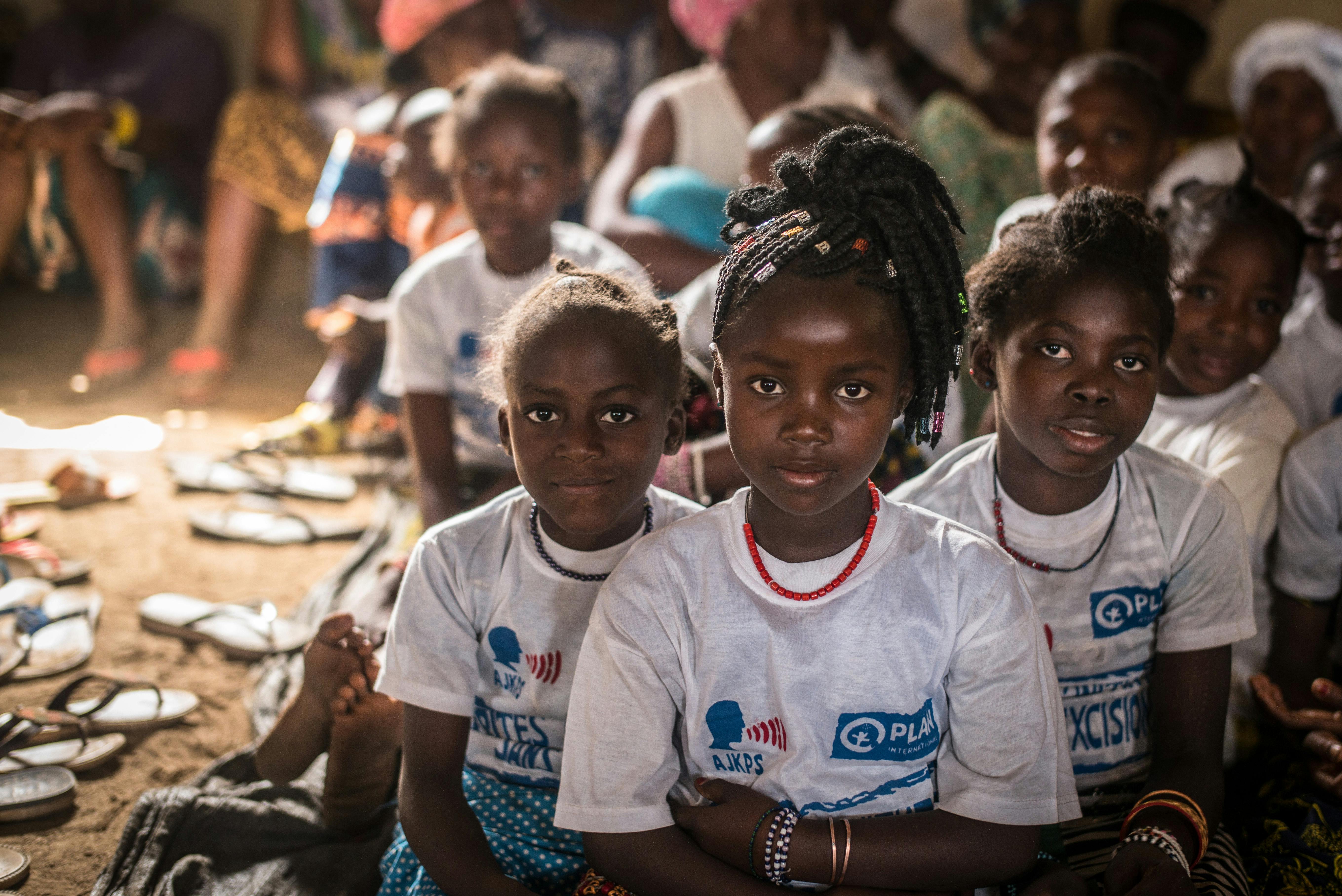 Meisjes in Guinee in een alternatief inwijdingsritueel