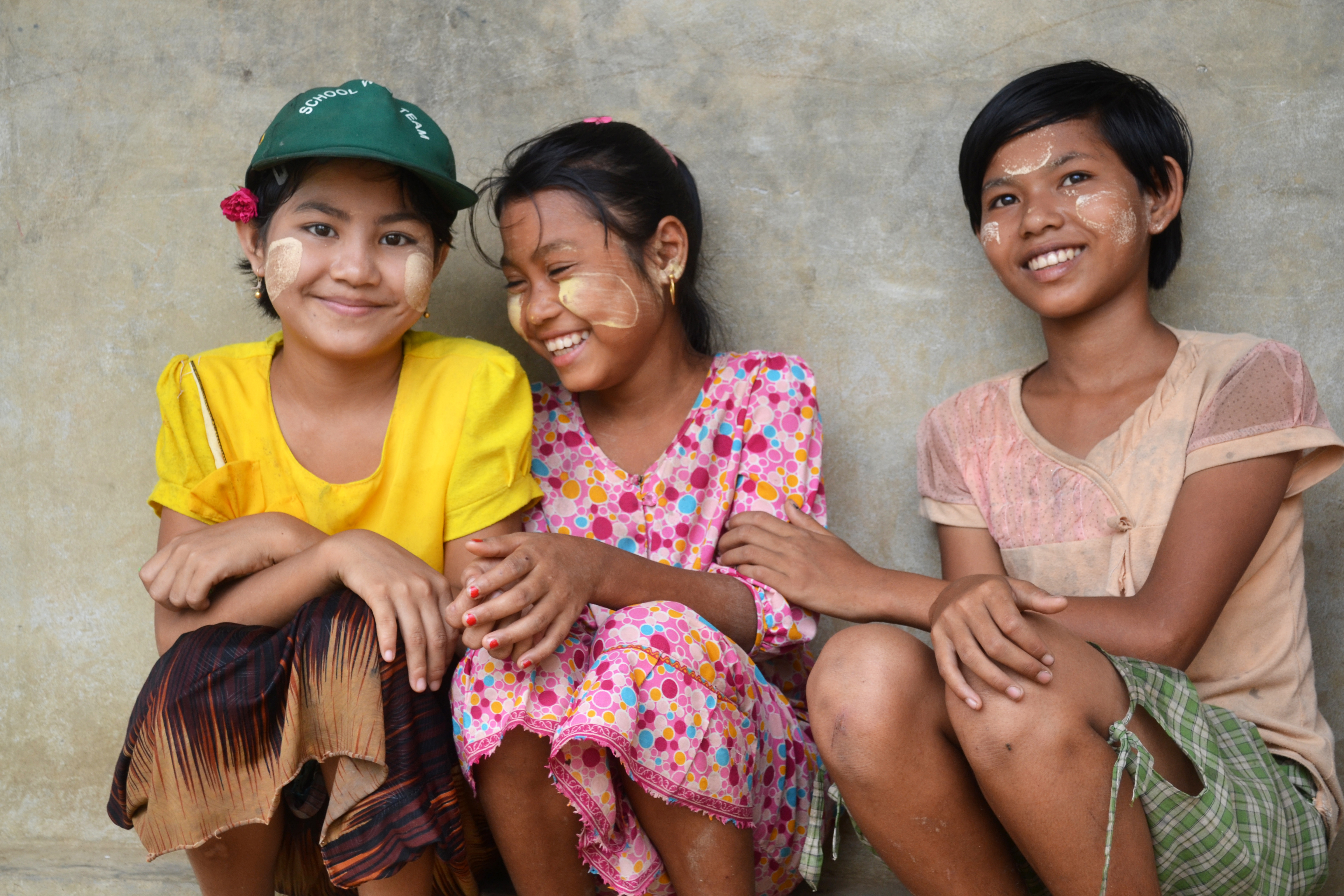 Drie meisjes in Myanmar