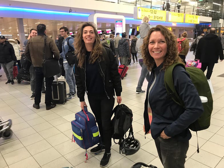 Vertrek op Schiphol voor Cycle for Plan Guatemala