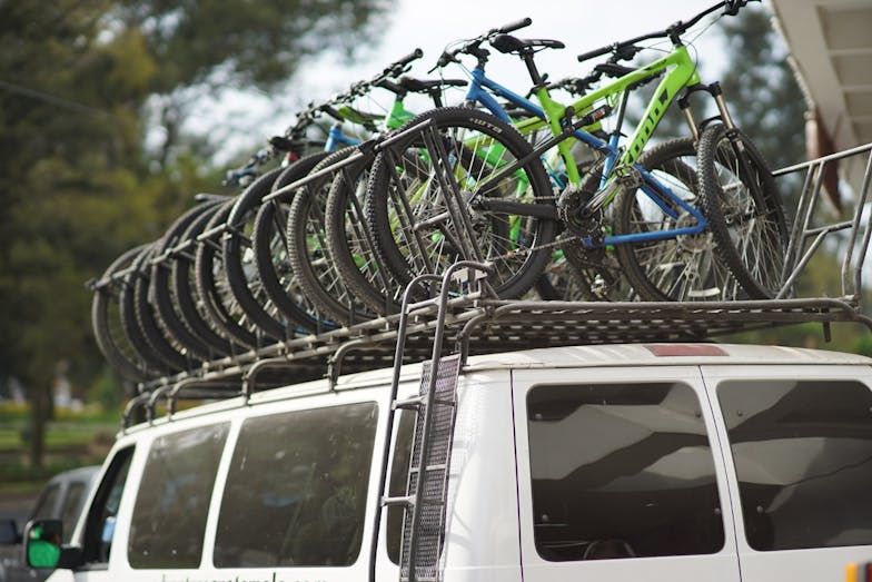 Vertrek met de fietsen voor Cycle for Plan Guatemala