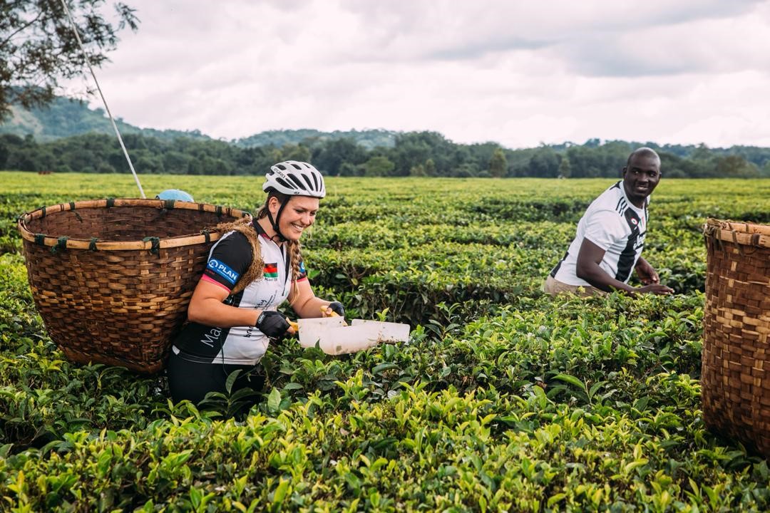 Fietsen voor gelijke rechten voor meisjes in Malawi.