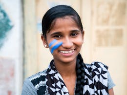 Ragini uit India voorkomt kindhuwelijken