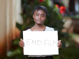 Meisje (18) in Kenia voert actie tegen Female Genital Mutilation (FGM) ofwel meisjesbesnijdenis