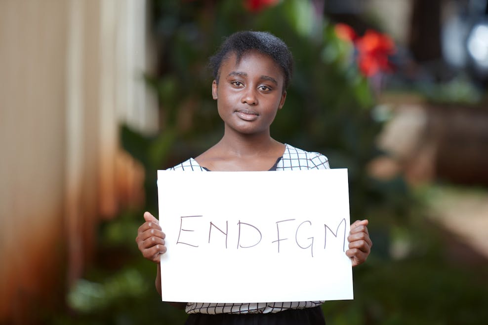 Meisje (18) in Kenia voert actie tegen Female Genital Mutilation (FGM) ofwel meisjesbesnijdenis Meisje (18) in Kenia voert actie tegen Female Genital Mutilation (FGM) ofwel meisjesbesnijdenis