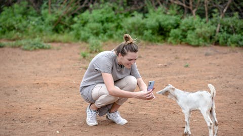 Kim Feenstra op reis Kenia