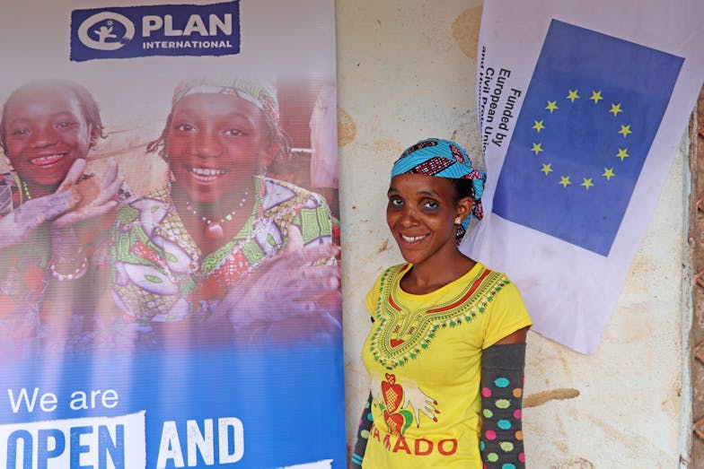 Ontheemde Maliatou helpt jongeren in Kameroens opvangcentrum Displaced women war zones
