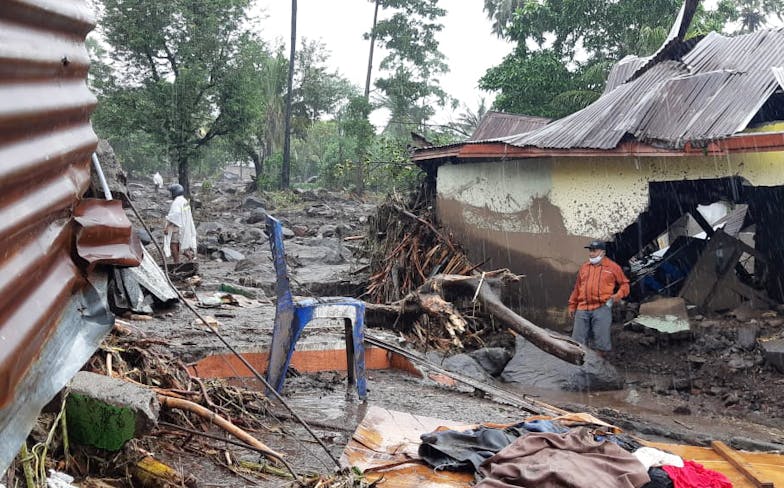 Overstromingen en schade door cycloon in Indonesië