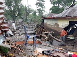Overstromingen en schade door cycloon in Indonesië