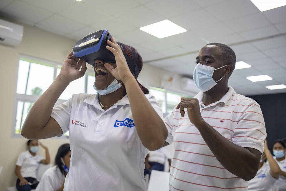 TUI Academy student gebruikt virtual reality bril