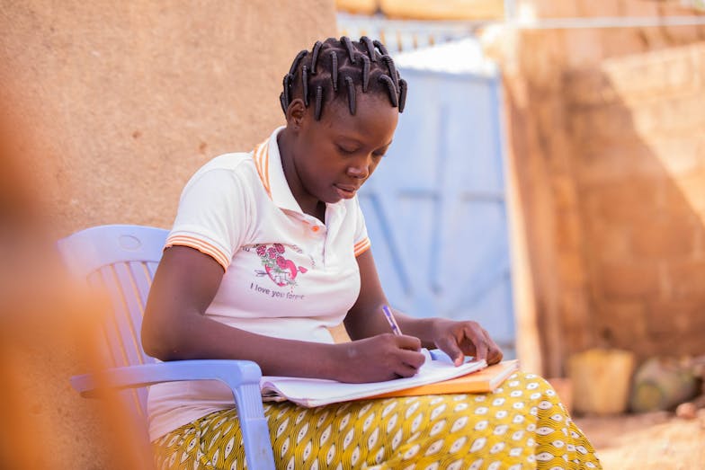 Kadiguiata aan het studeren