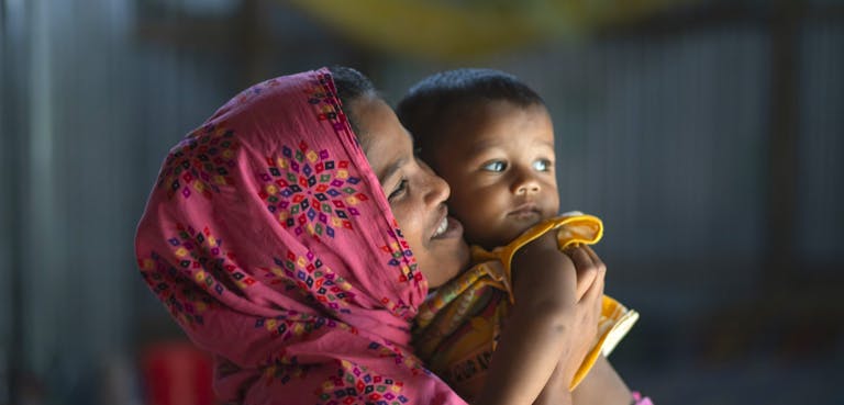 Rinku en haar dochter in Bangladesh