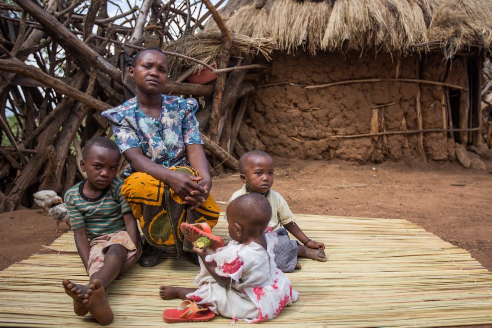Joyce (25) Tanzania Joyce met drie kinderen