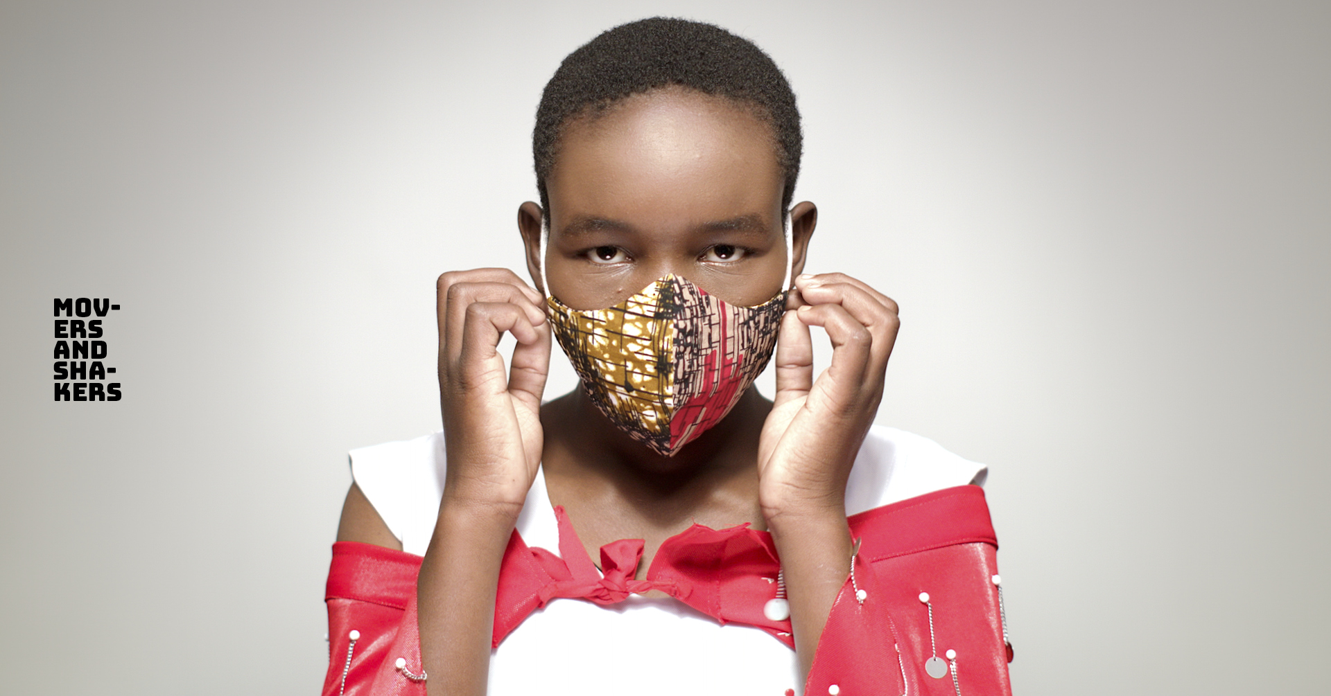 Sophia met mondkapje op