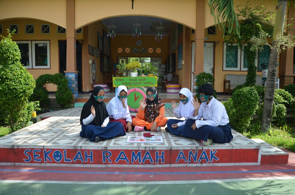 menstruatie club meisjes zwaaien