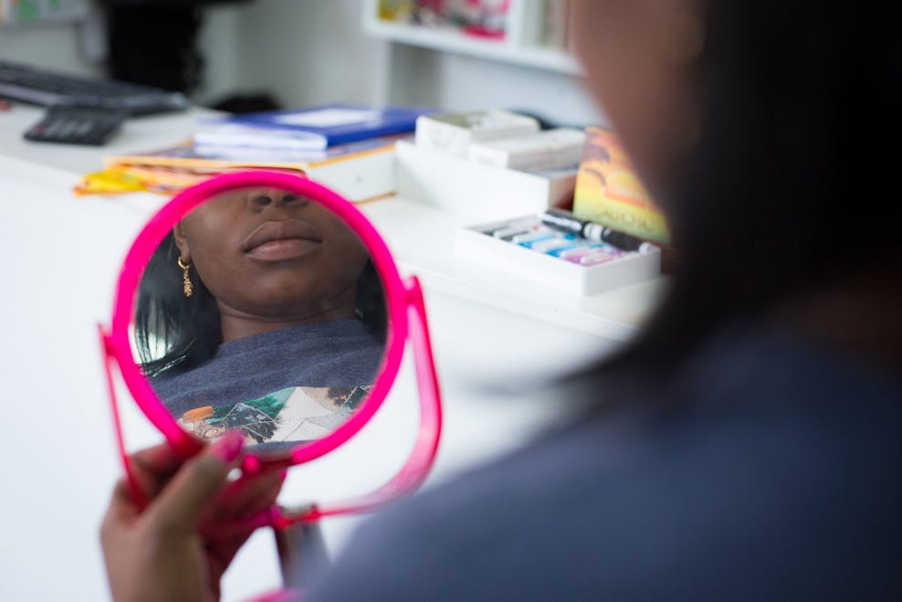 Sarah werd seksueel uitgebuit maar jaagt nu haar dromen na “Ik vind het fijn in de salon, het is een ontspannen plek”