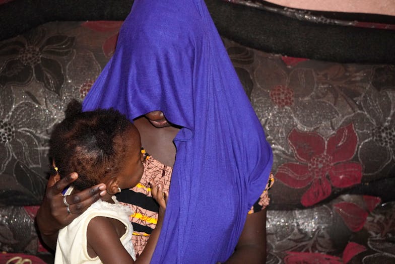 Fatoumata werd verkracht en raakte zwanger, maar gaat binnenkort weer naar school
