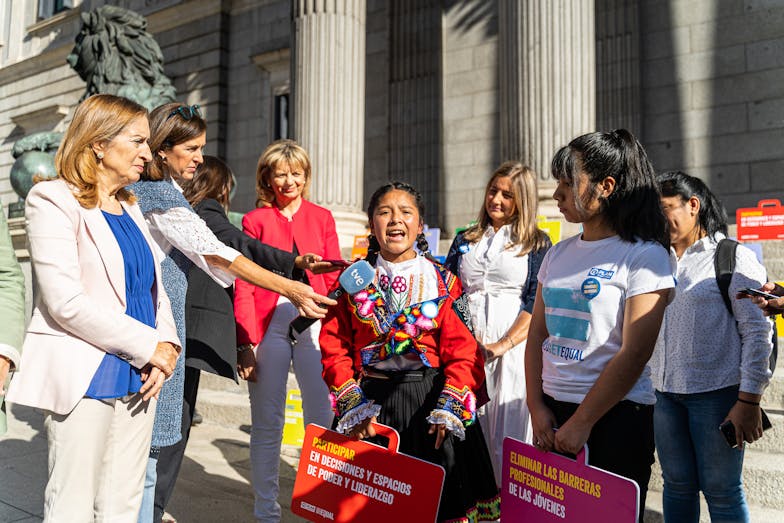 meisje uit Peru spreekt in Spanje
