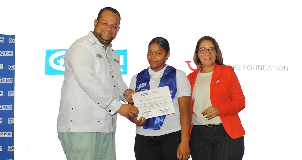 Ashley krijgt TUI Academy diploma