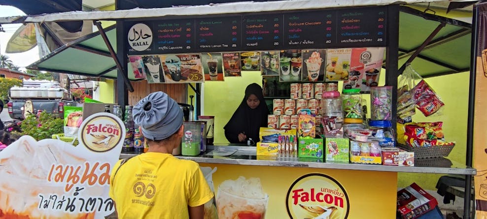 Jusmin theebar Jusmin begroet klanten