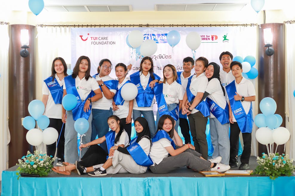 TUI Thai group photo stage