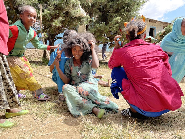 Kinderen spelen bij een opvanglocatie voor mensen die zijn gevlucht binnen Ethiopië.