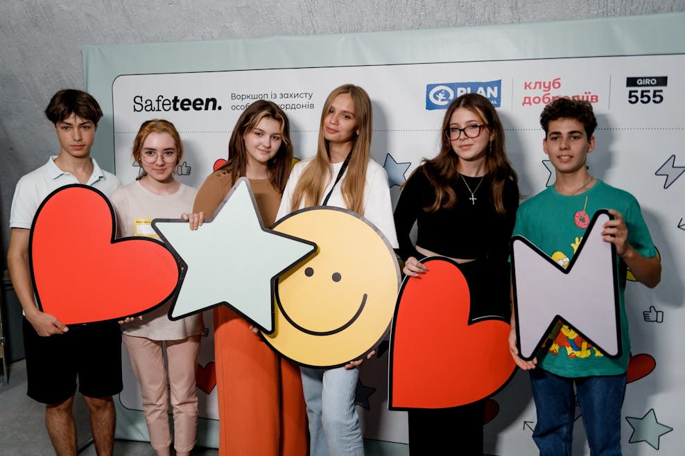 Tijdens de workshops bouwen jongeren niet alleen weerstand op, ook maken ze nieuwe vrienden. Foto_ Anton Tatochenko