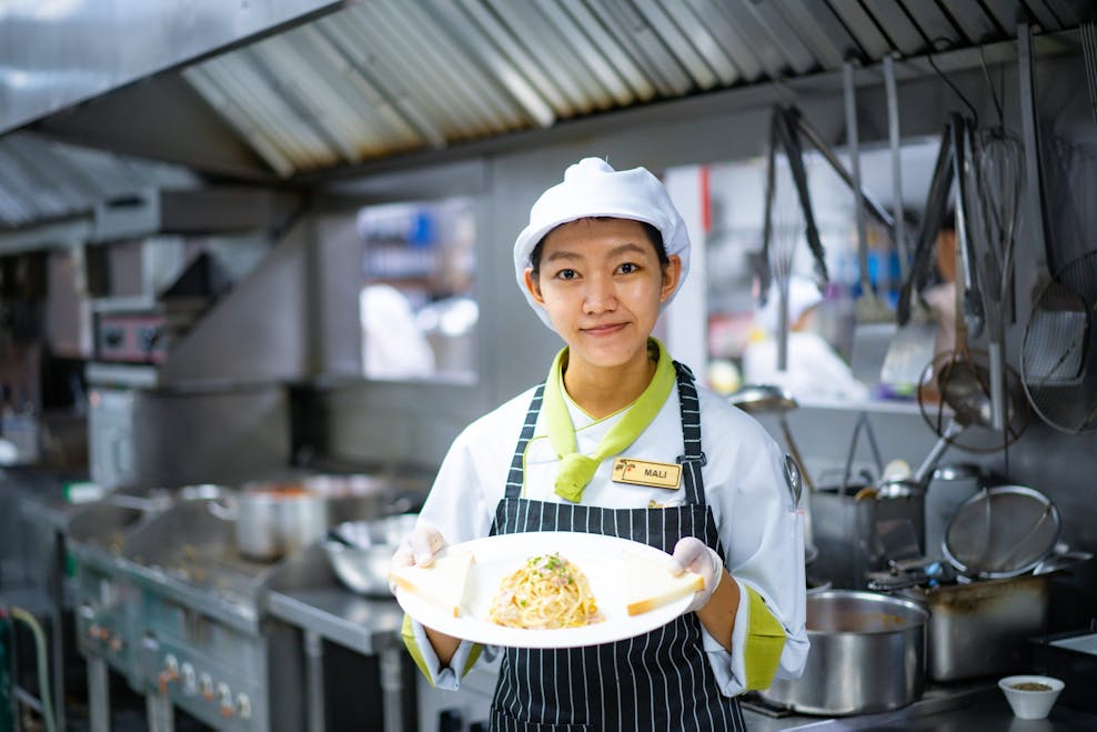 Mali (24) – TUI Academy graduate 4 Mali laat het gerecht zien dat ze heeft bereid.