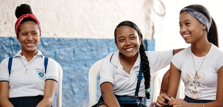 onderwijs colombia schoolmeisjes