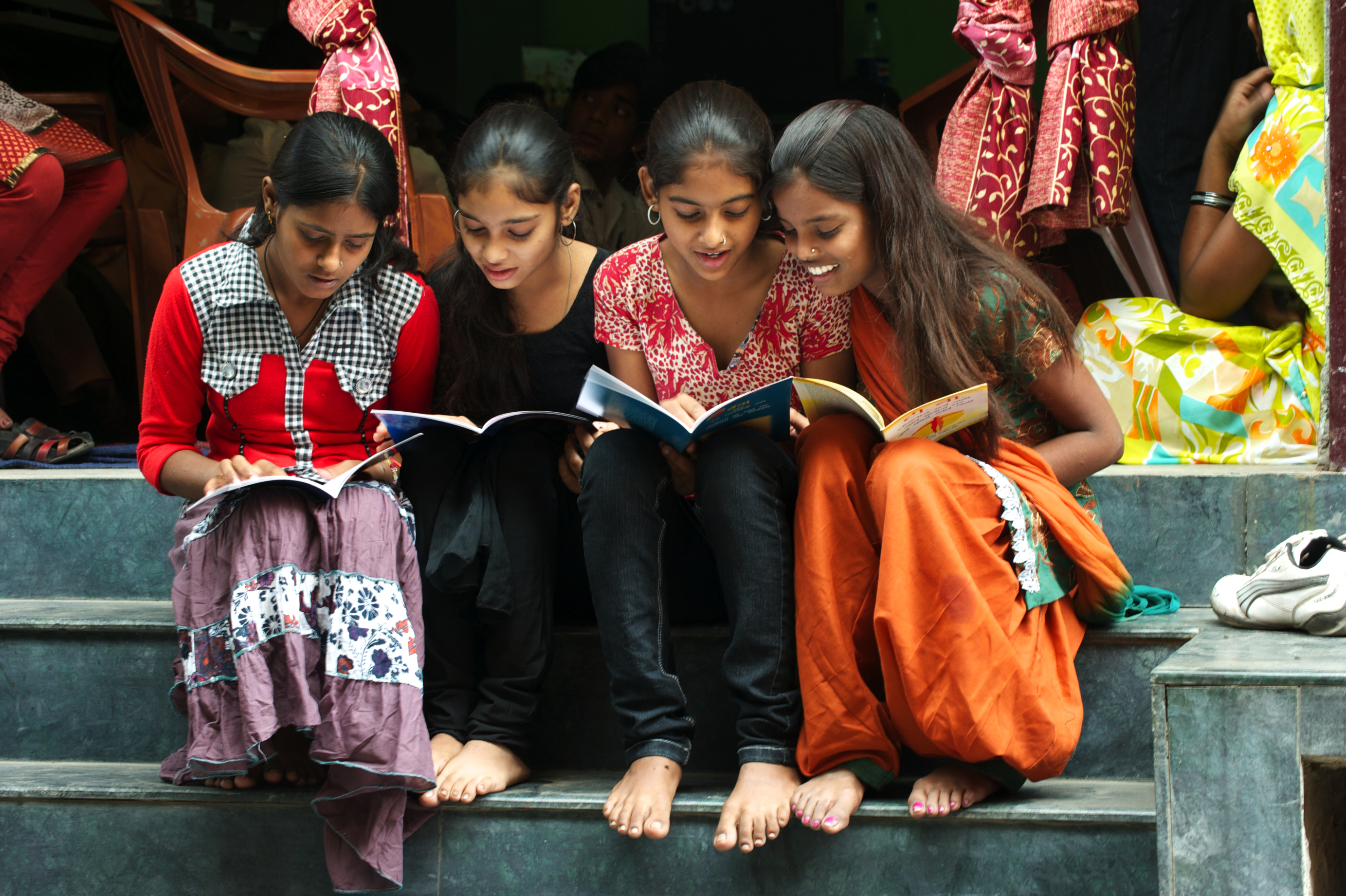 meisjes op wereldvrouwendag in india